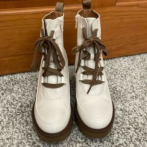 Universal Thread Target combat Boots size 7! Worn once!